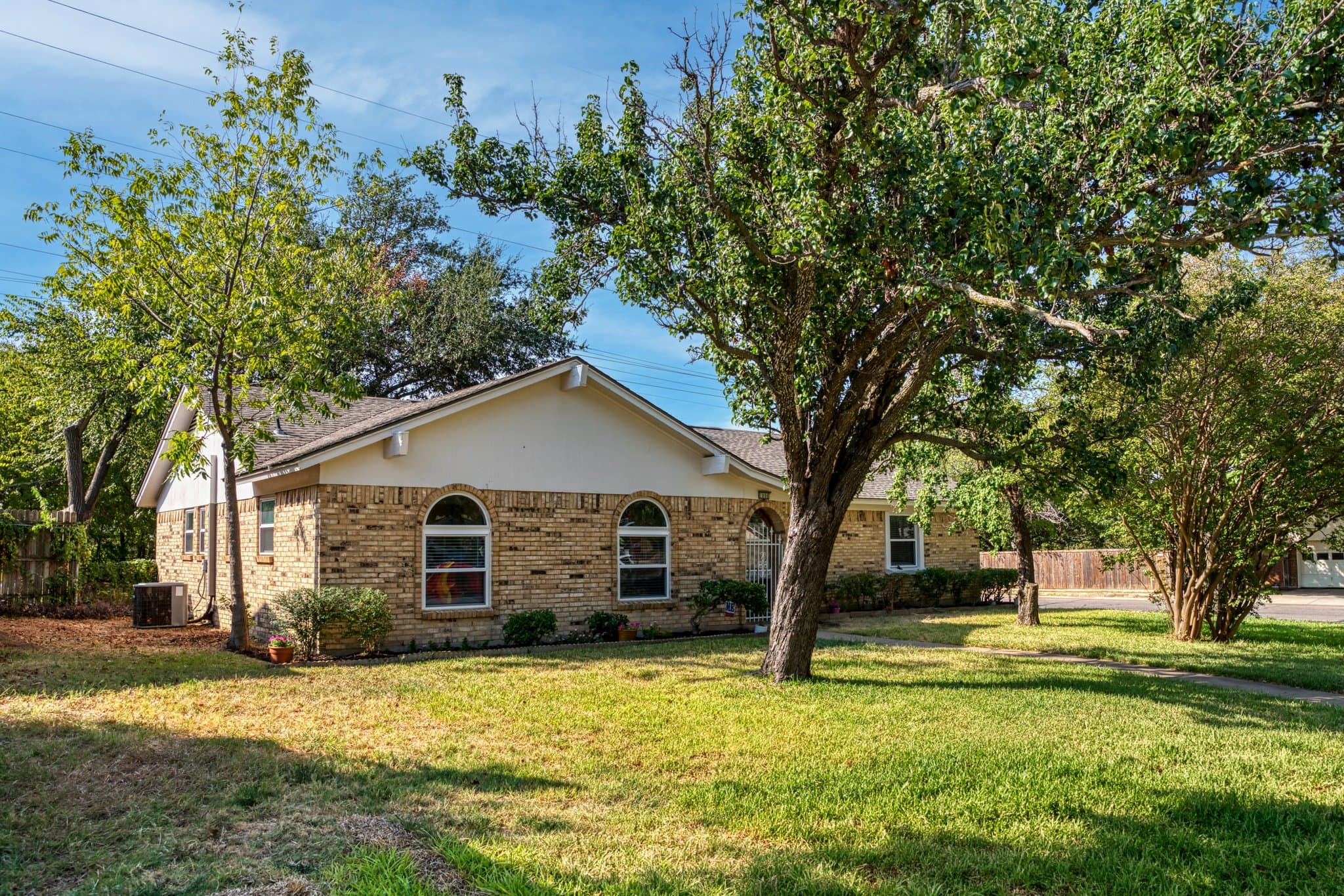 Photo 2 of 36, 1000 Springdale Rd, Bedford, TX 76021
