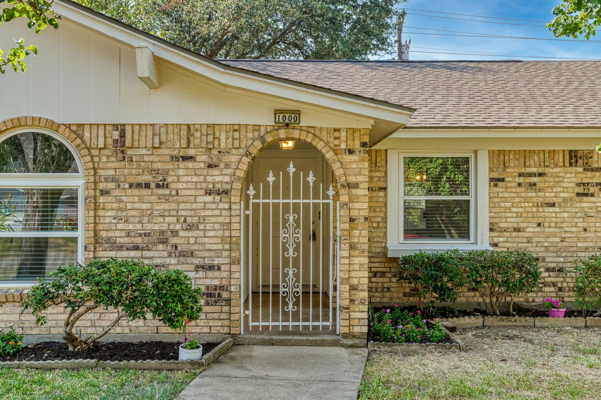 Photo 3 of 36, 1000 Springdale Rd, Bedford, TX 76021