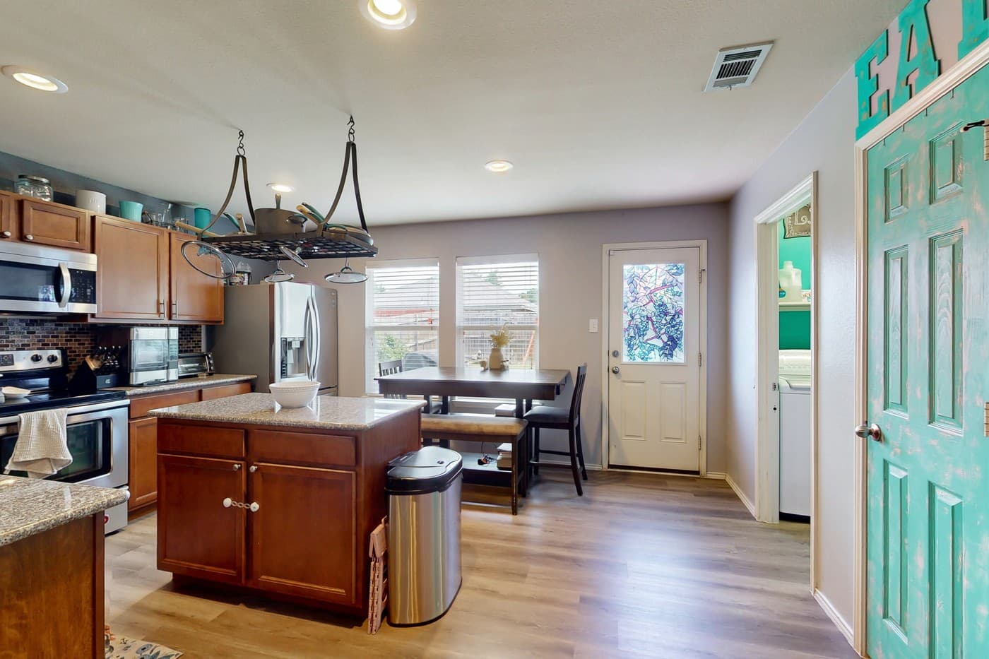 Photo 6 of 28, 7016 Derbyshire Dr, Fort Worth, TX 76137