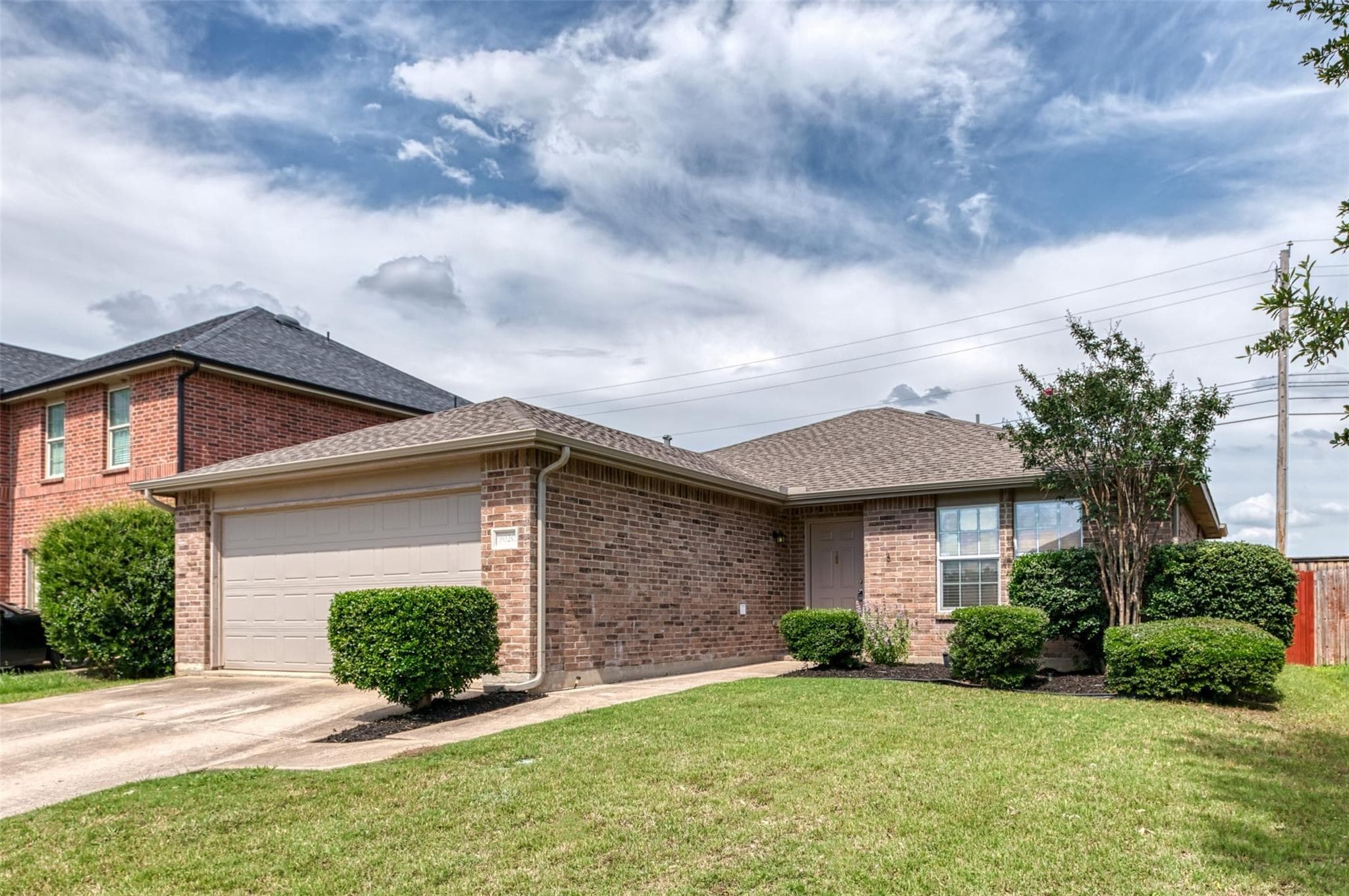 Photo 1 of 31, 9020 Noontide Dr, Fort Worth, TX 76179