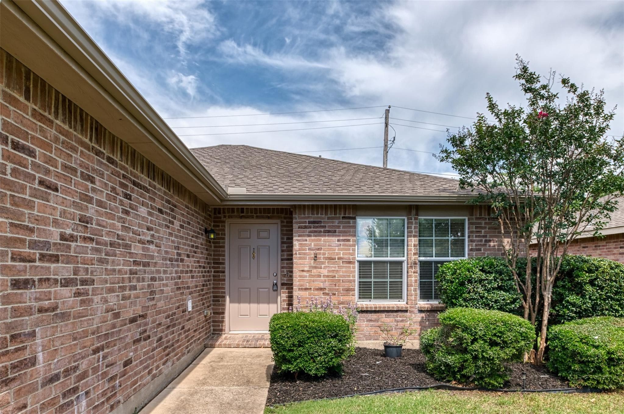 Photo 2 of 31, 9020 Noontide Dr, Fort Worth, TX 76179