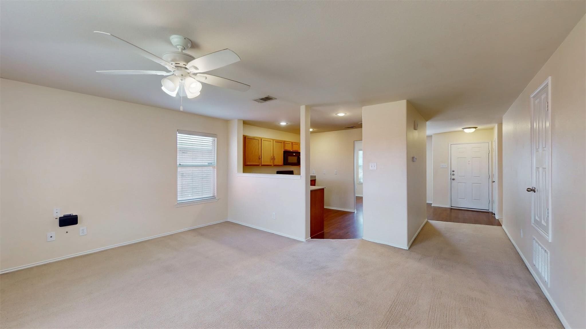 Photo 4 of 31, 9020 Noontide Dr, Fort Worth, TX 76179